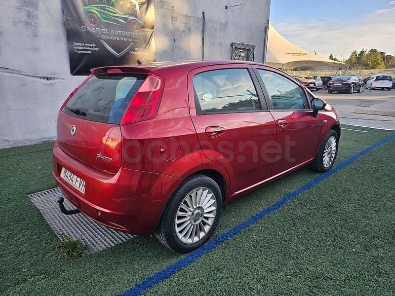 Usado Fiat Punto Classica 60 CV (44 kW) 2007 Granate Utilitario