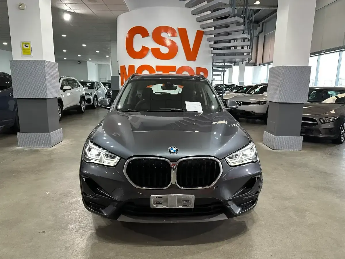 Usado BMW X1 220 CV (161 kW) 2021 Gris / plata SUV