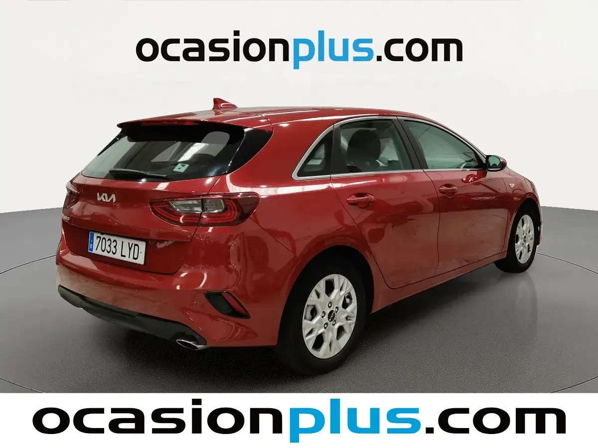 Usado Kia Ceed 101 CV (74 kW) 2022 Rojo Utilitario