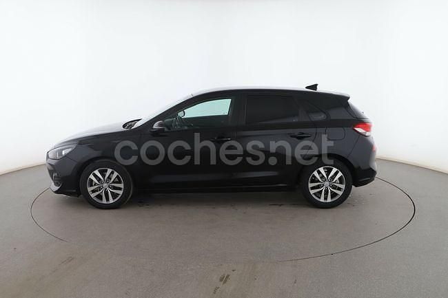 Usado Hyundai i30 120 CV (88 kW) 2020 Negro Berlina