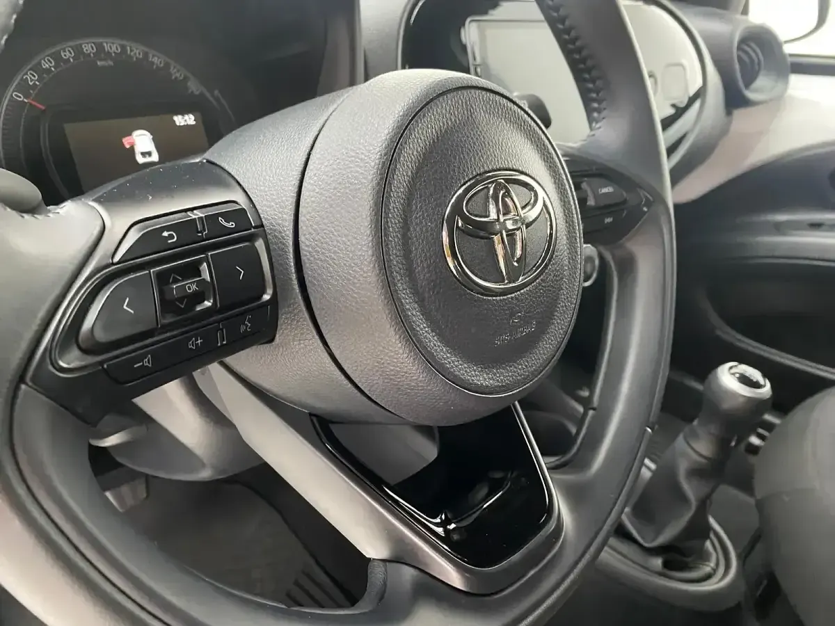Usado Toyota Aygo X 72 CV (52 kW) 2024 Blanco SUV