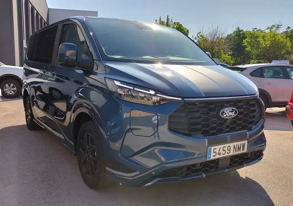 Nuevo Ford Tourneo Custom Sport 232 CV (170 kW) 2026 Ázul chrome (metalizado) Van