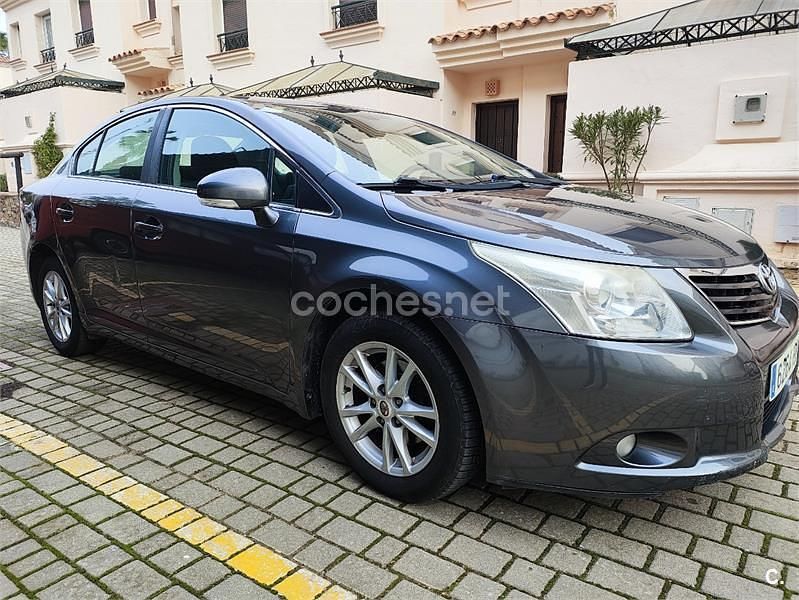 Usado Toyota Avensis Active 126 CV (92 kW) 2011 Gris / plata Berlina