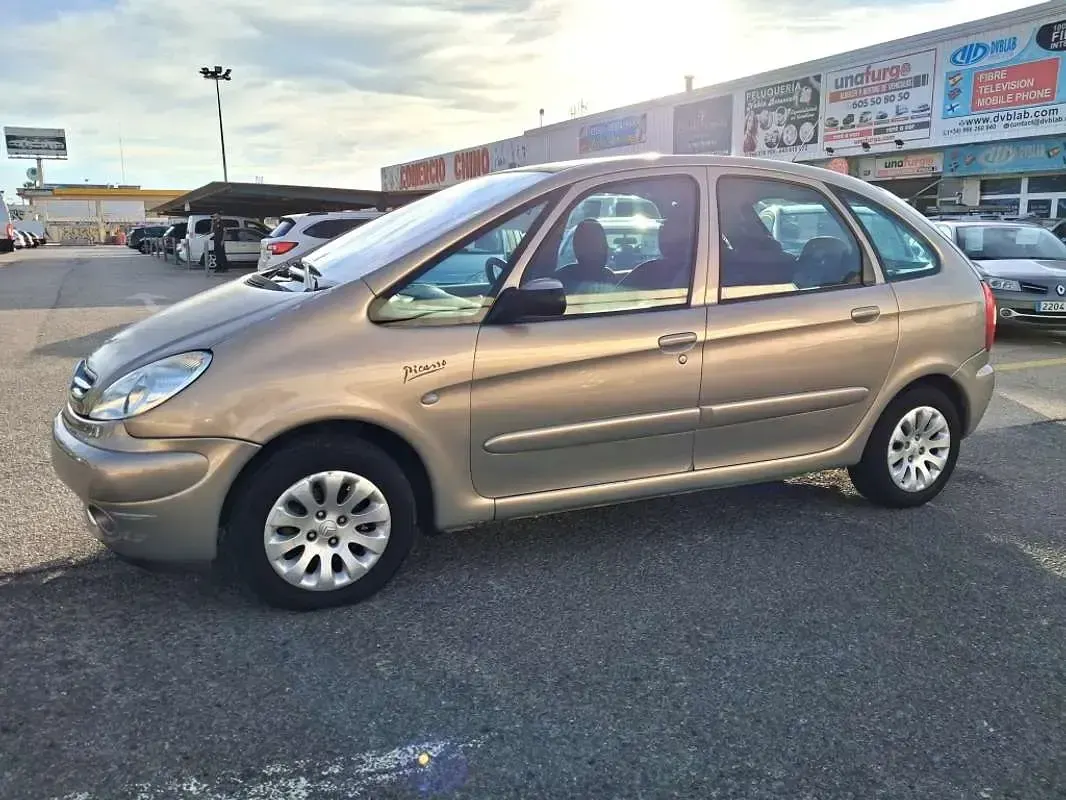 Usado Citroën Xsara Picasso Exclusive 117 CV (86 kW) 2003 Gris Monovolumen