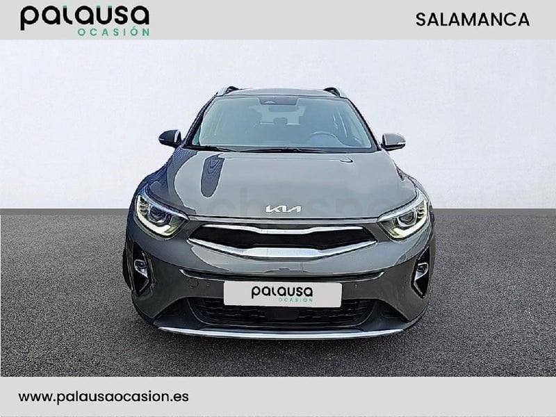 Usado Kia Stonic 101 CV (74 kW) 2025 Gris / plata SUV