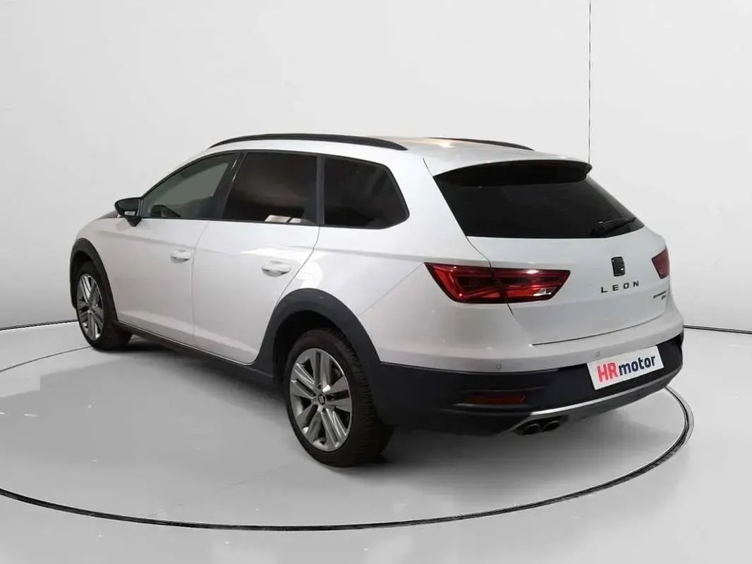 Usado Seat Leon 4Drive 150 CV (110 kW) 2018 Blanco SUV