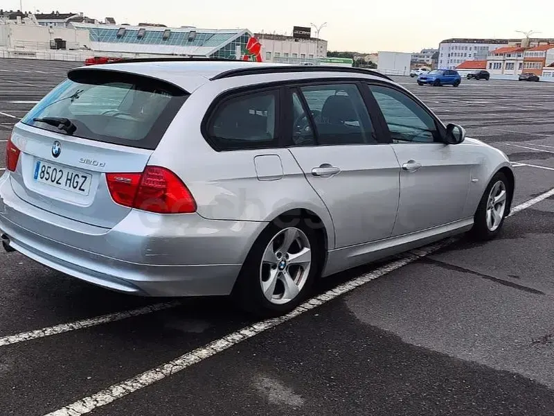 Usado BMW 320 184 CV (135 kW) 2011 Gris / plata Familiar