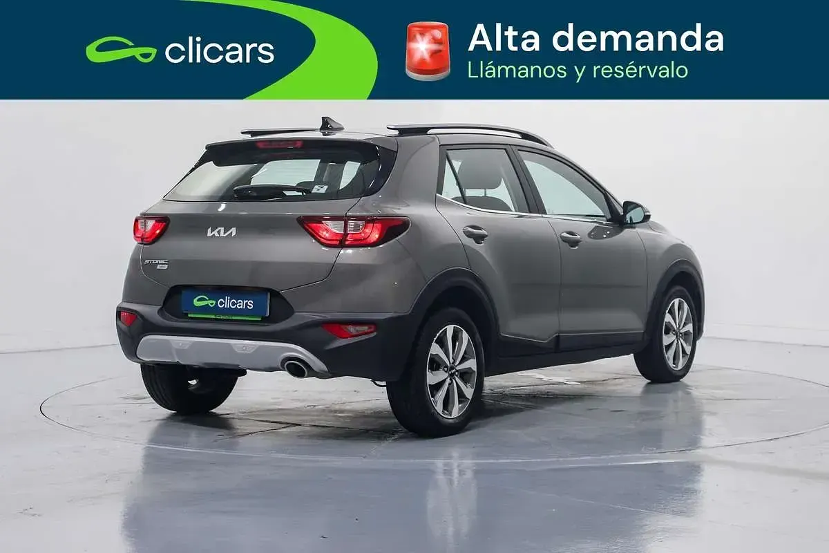 Usado Kia Stonic 120 CV (88 kW) 2023 Verde SUV
