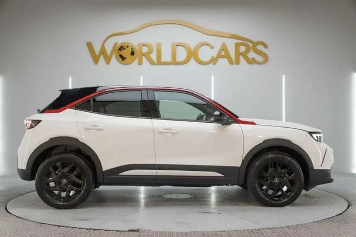 Usado Opel Mokka GS Line 131 CV (96 kW) 2022 Blanco SUV