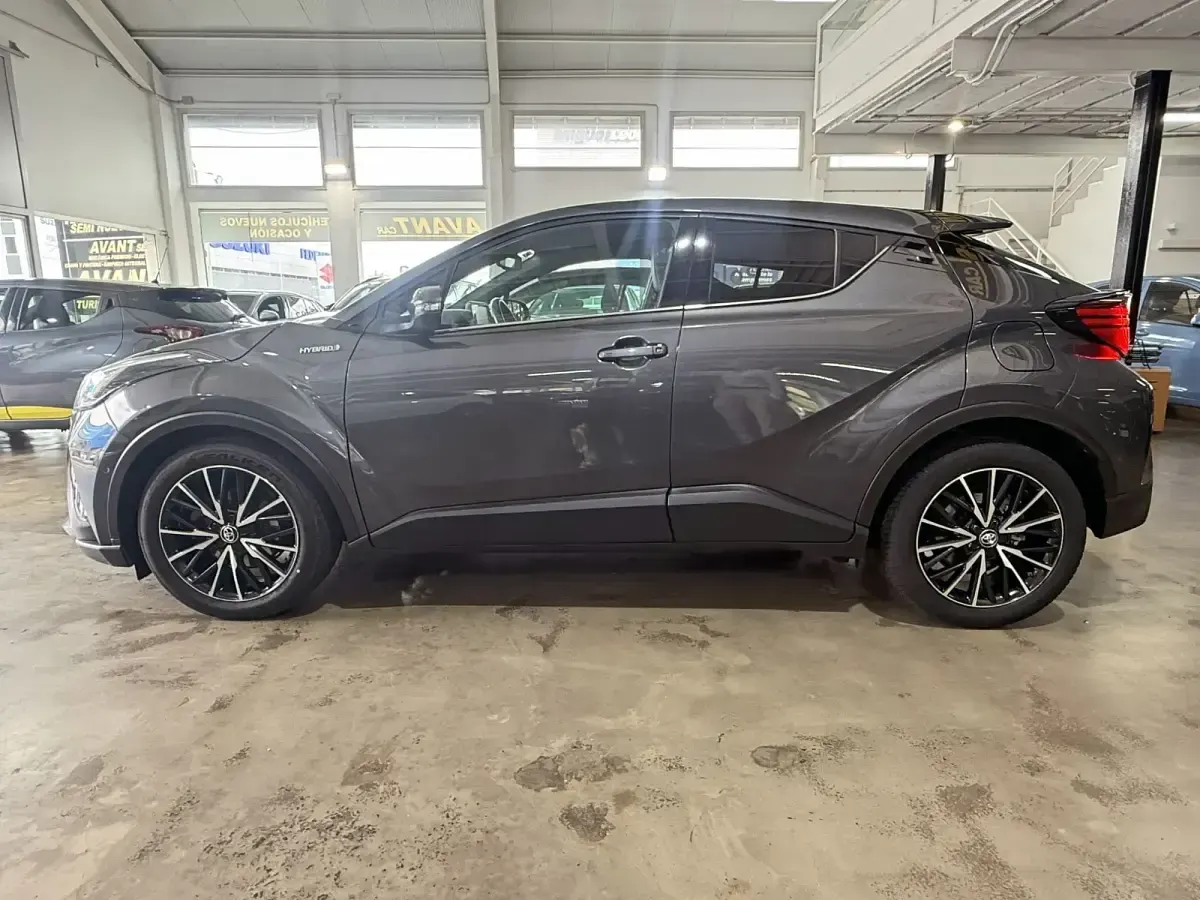 Usado Toyota C-HR Advance 122 CV (89 kW) 2020 Gris SUV