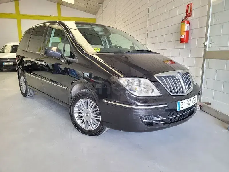 Usado Lancia Phedra 120 CV (88 kW) 2008 Marrón Monovolumen