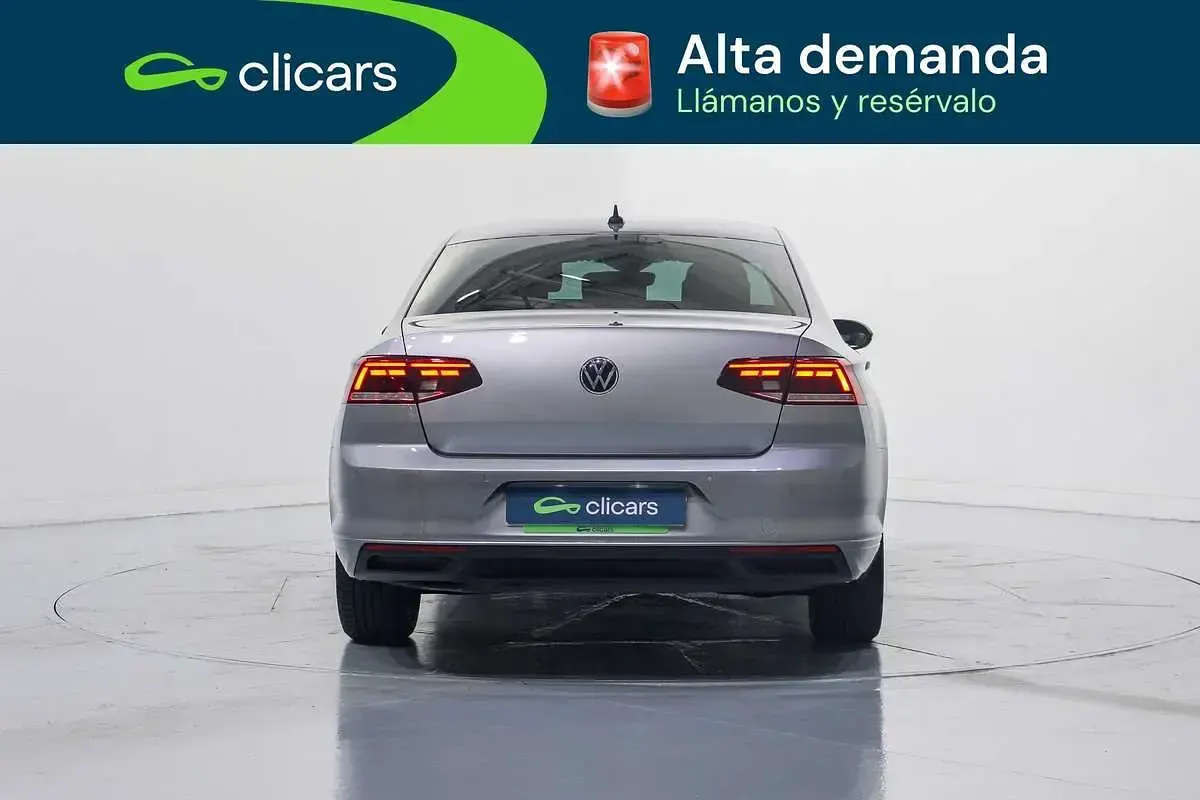 Usado VW Passat Executive 122 CV (89 kW) 2022 Gris Familiar