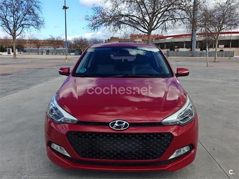 Usado Hyundai i20 84 CV (61 kW) 2015 Rojo Berlina