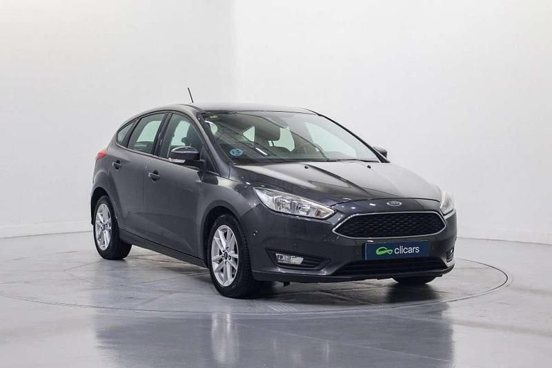 Usado Ford Focus Trend+ 125 CV (91 kW) 2018 Gris Utilitario