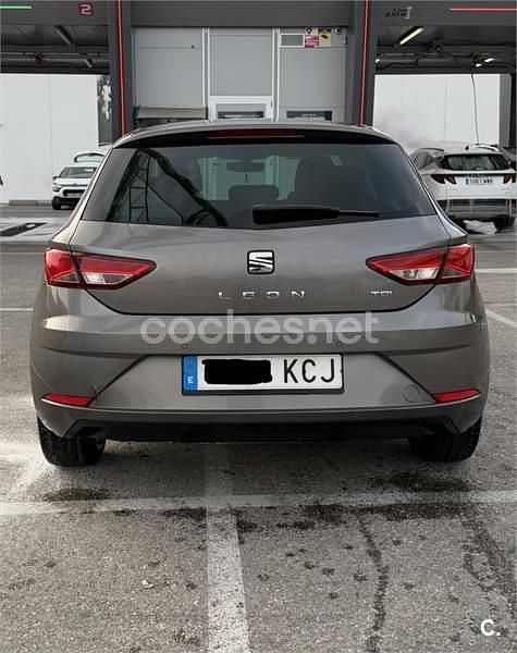 Usado Seat Leon Style Plus 115 CV (84 kW) 2017 Gris / plata Berlina