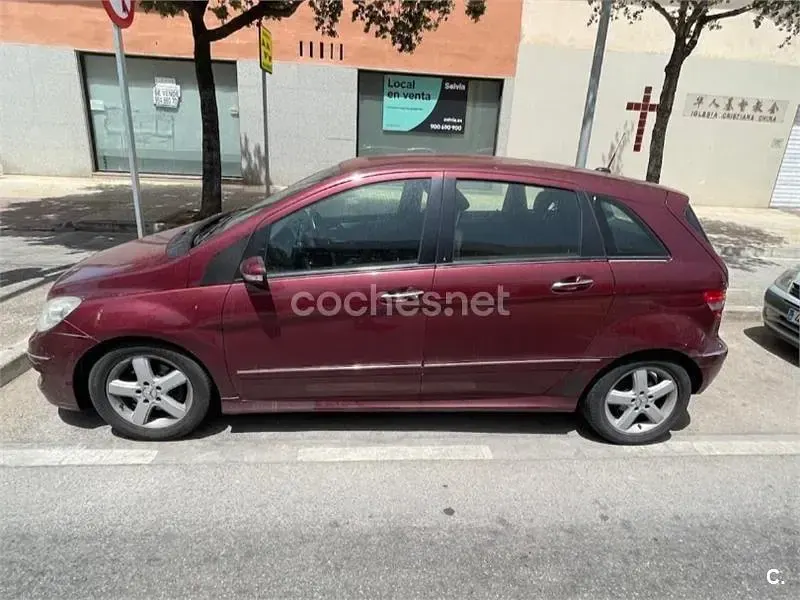 Usado Mercedes B200 140 CV (102 kW) 2005 Granate Monovolumen