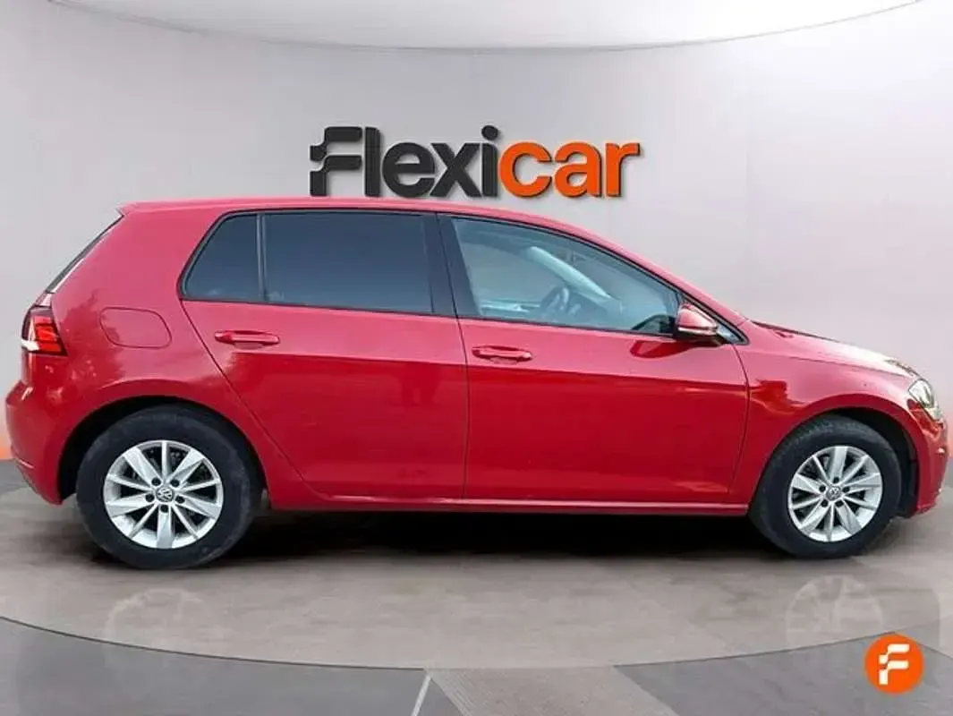Usado VW Golf VII Advance 110 CV (80 kW) 2018 Rojo Utilitario