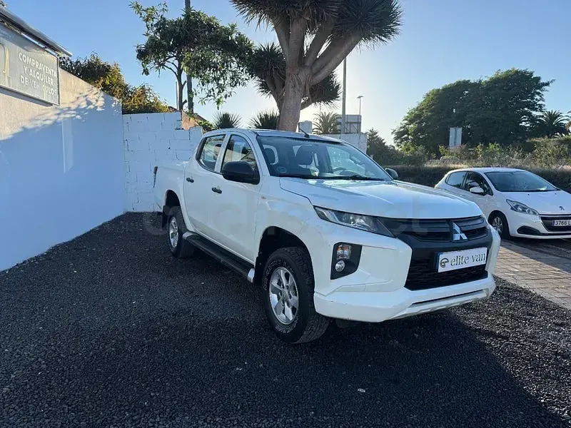 Usado Mitsubishi L200 150 CV (110 kW) 2020 Blanco Pickup/Camioneta