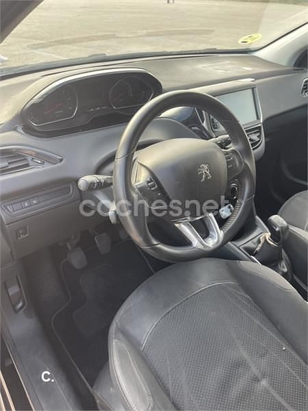 Usado Peugeot 208 Active 92 CV (67 kW) 2013 Negro Utilitario