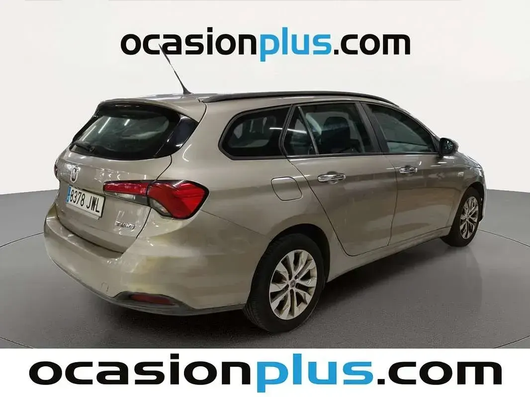 Usado Fiat Tipo Easy 95 CV (69 kW) 2017 Beige Familiar