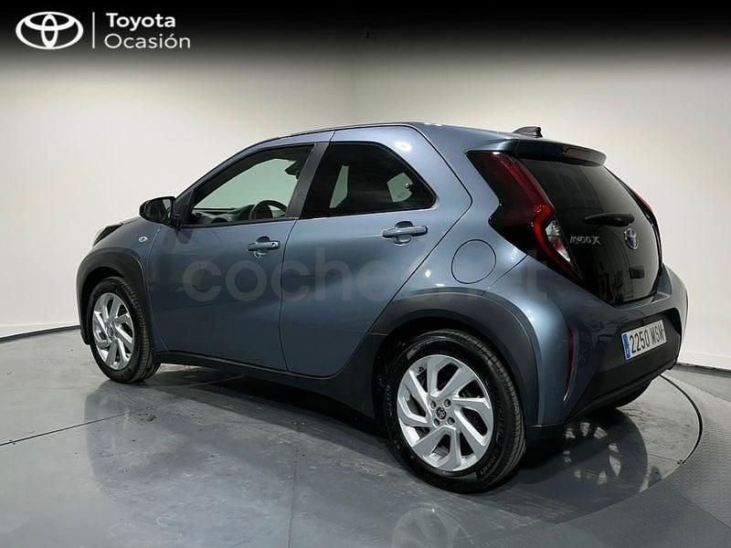 Usado Toyota Aygo X Play 72 CV (52 kW) 2024 Gris / plata SUV