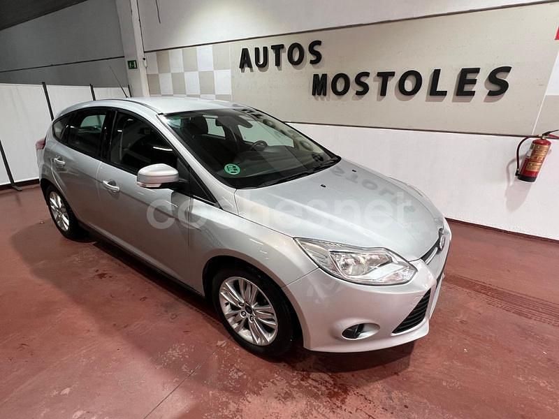 Gris / plata Usado 2013 Ford Focus Trend Berlina | 6250 € (Precio justo) - Imagen 1/4