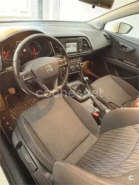 Usado Seat Leon Style 105 CV (77 kW) 2015 Blanco Berlina