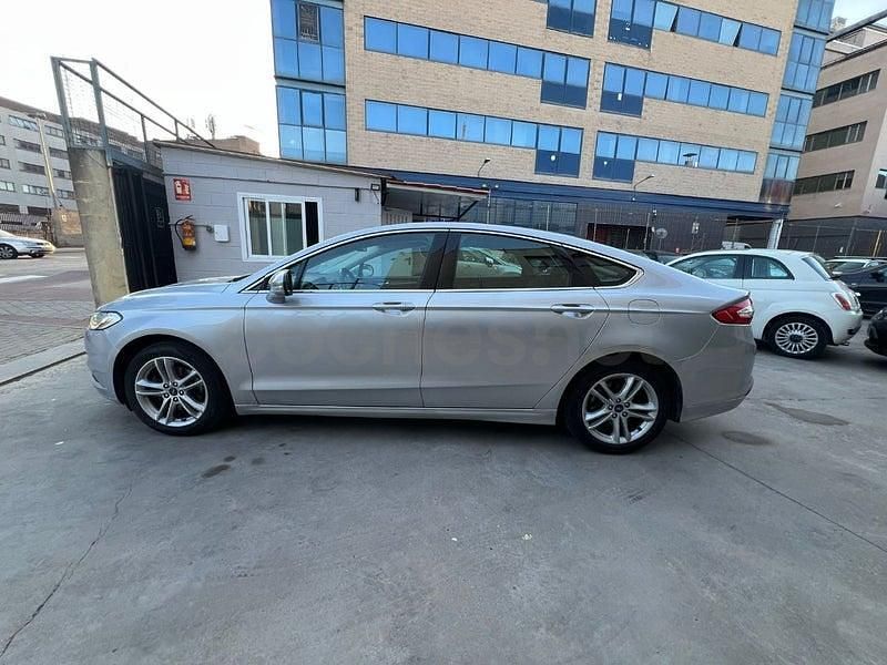 Usado Ford Mondeo Trend 150 CV (110 kW) 2017 Gris / plata Berlina