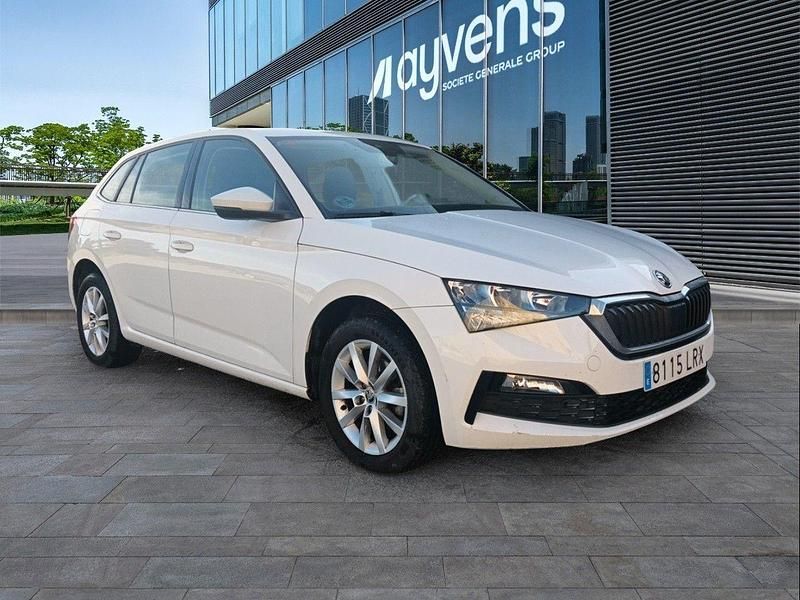 Usado Skoda Scala Ambition 110 CV (80 kW) 2021 Blanco Utilitario