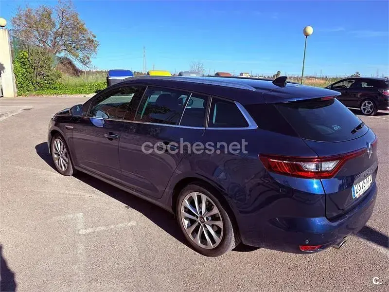 Usado Renault Mégane GrandTour Zen 130 CV (95 kW) 2017 Negro Familiar