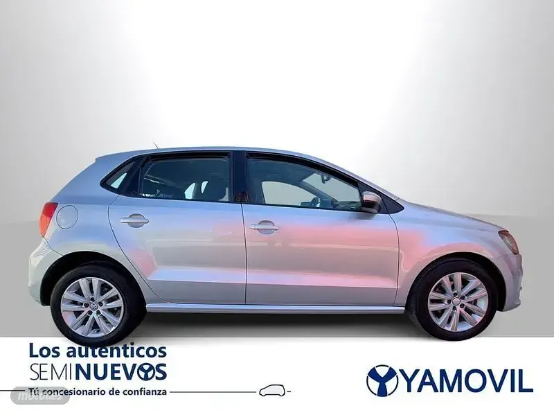 Usado VW Polo Advance 90 CV (66 kW) 2014 Plateado Berlina