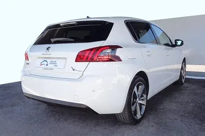 Usado Peugeot 308 Allure 130 CV (95 kW) 2019