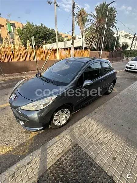 Usado Peugeot 207 110 CV (80 kW) 2006 Azul Berlina