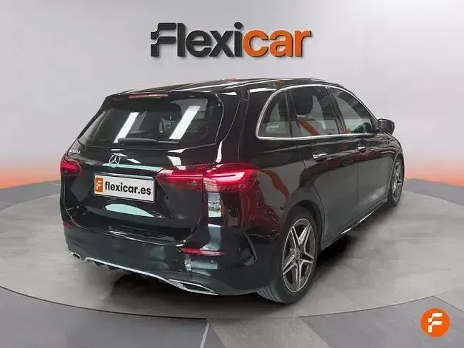 Usado Mercedes B200 150 CV (110 kW) 2023 Negro Utilitario