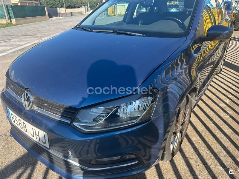 Azul Usado 2015 VW Polo Advance Berlina | 7990 € (Buen precio) - Imagen 1/4