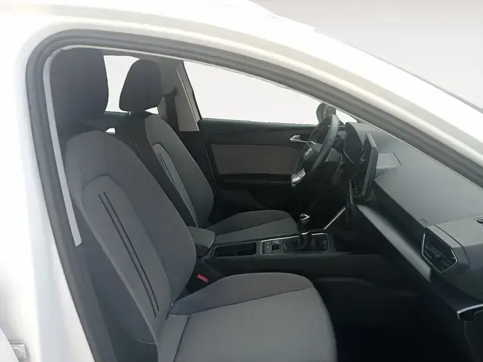 Usado Seat Leon Style 116 CV (85 kW) 2025 Blanco Familiar