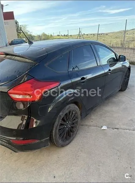 Usado Ford Focus ST-Line 125 CV (91 kW) 2018 Negro Berlina