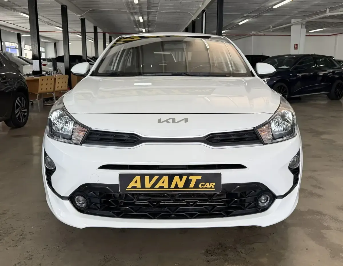 Usado Kia Rio 84 CV (61 kW) 2022 Blanco Berlina