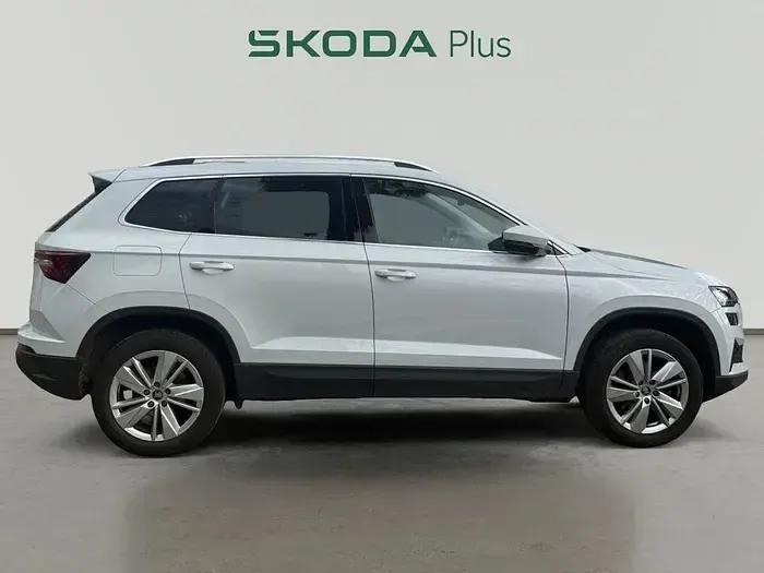 Usado Skoda Karoq Selection 150 CV (110 kW) 2025 Blanco SUV
