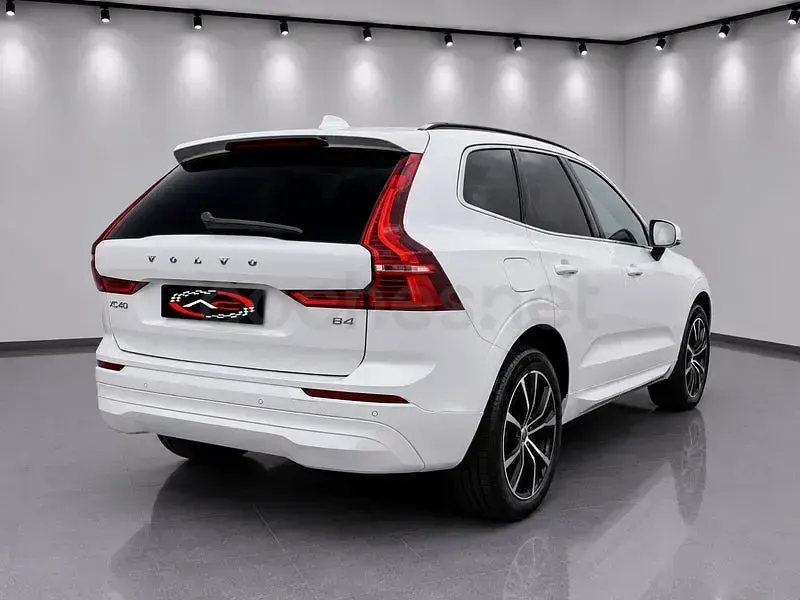 Usado Volvo XC60 Core 197 CV (144 kW) 2023 Blanco SUV