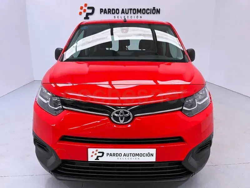 Usado Toyota Proace Verso Active 131 CV (96 kW) 2023 Rojo Familiar