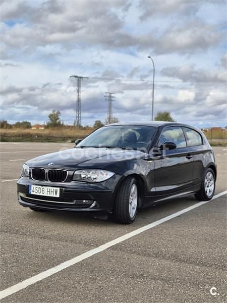 Usado BMW 118 143 CV (105 kW) 2007 Negro Utilitario