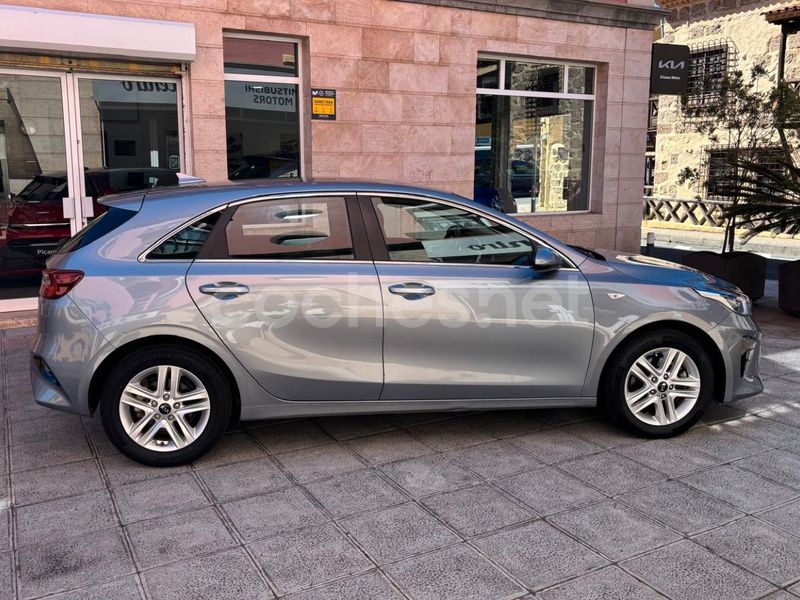 Gris / plata Usado 2021 Kia Ceed Berlina | 15.890 € (Precio justo) - Imagen 1/4