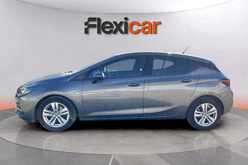 Usado Opel Astra 110 CV (80 kW) 2020 Gris Berlina