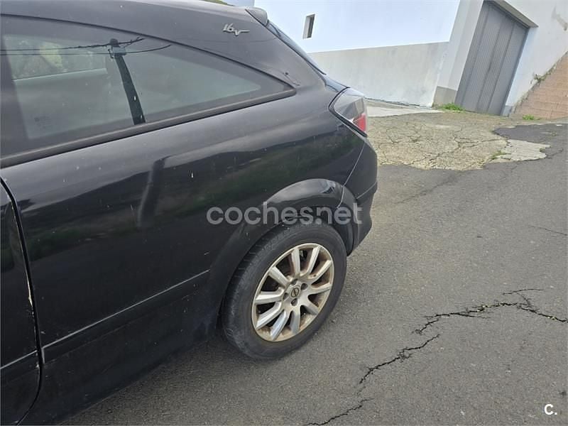 Usado Opel Astra GTC Enjoy 90 CV (66 kW) 2007 Negro Berlina