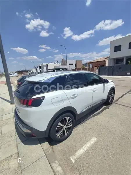 Usado Peugeot 3008 Allure 130 CV (95 kW) 2018 Blanco SUV