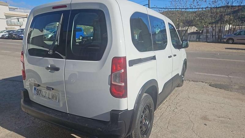 Usado Peugeot Rifter Active 102 CV (75 kW) 2021 Blanco Monovolumen