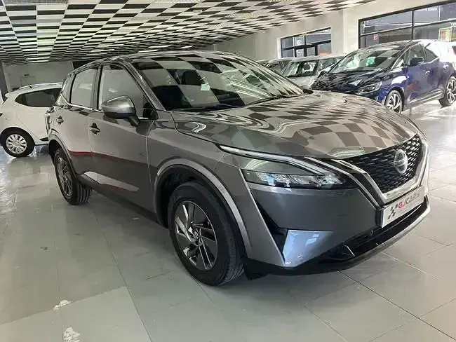 Usado Nissan Qashqai Acenta 158 CV (116 kW) 2021 Gris / plata SUV
