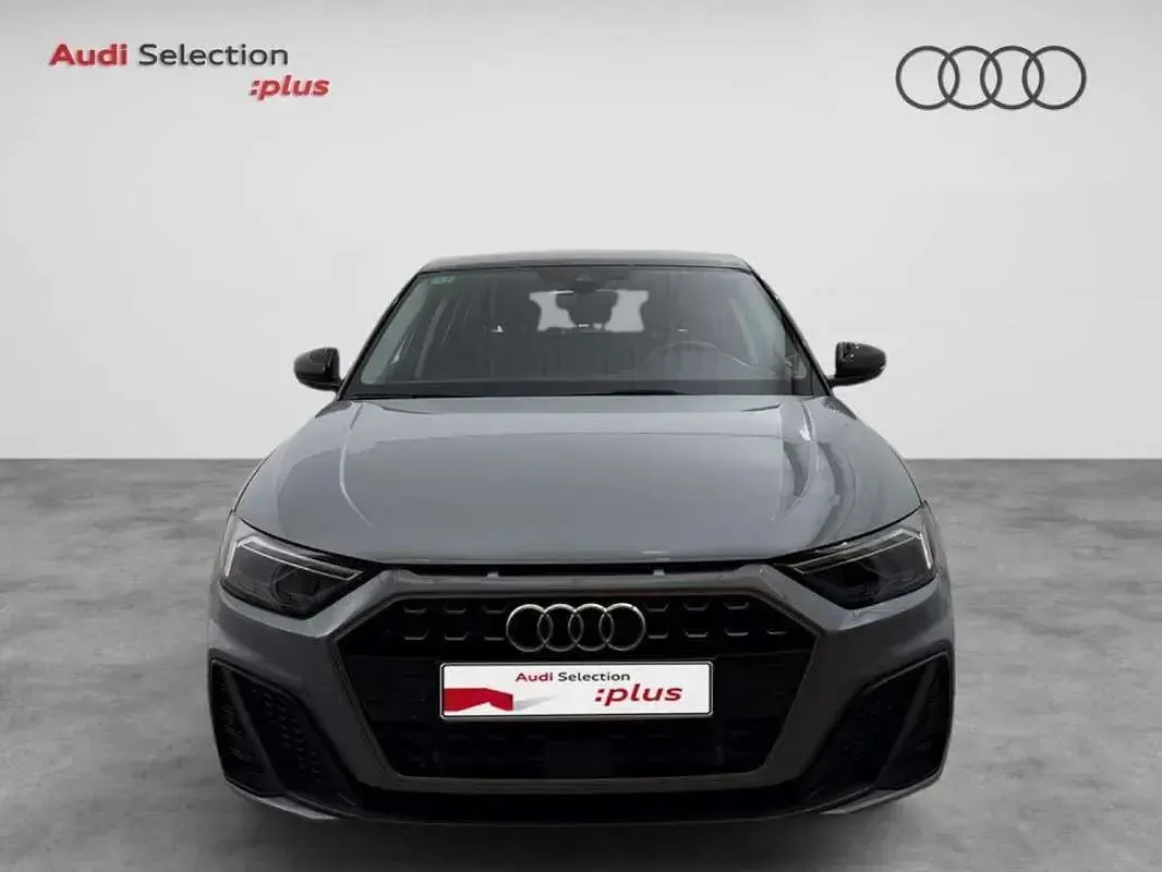 Usado Audi A1 Sportback Black Edition 110 CV (80 kW) 2022 Gris Utilitario
