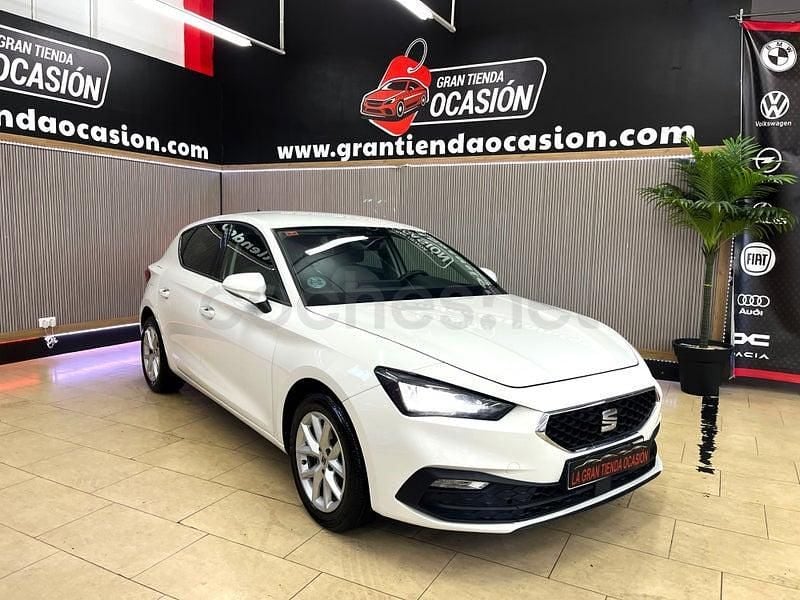 Usado Seat Leon Style 115 CV (84 kW) 2021 Blanco Berlina